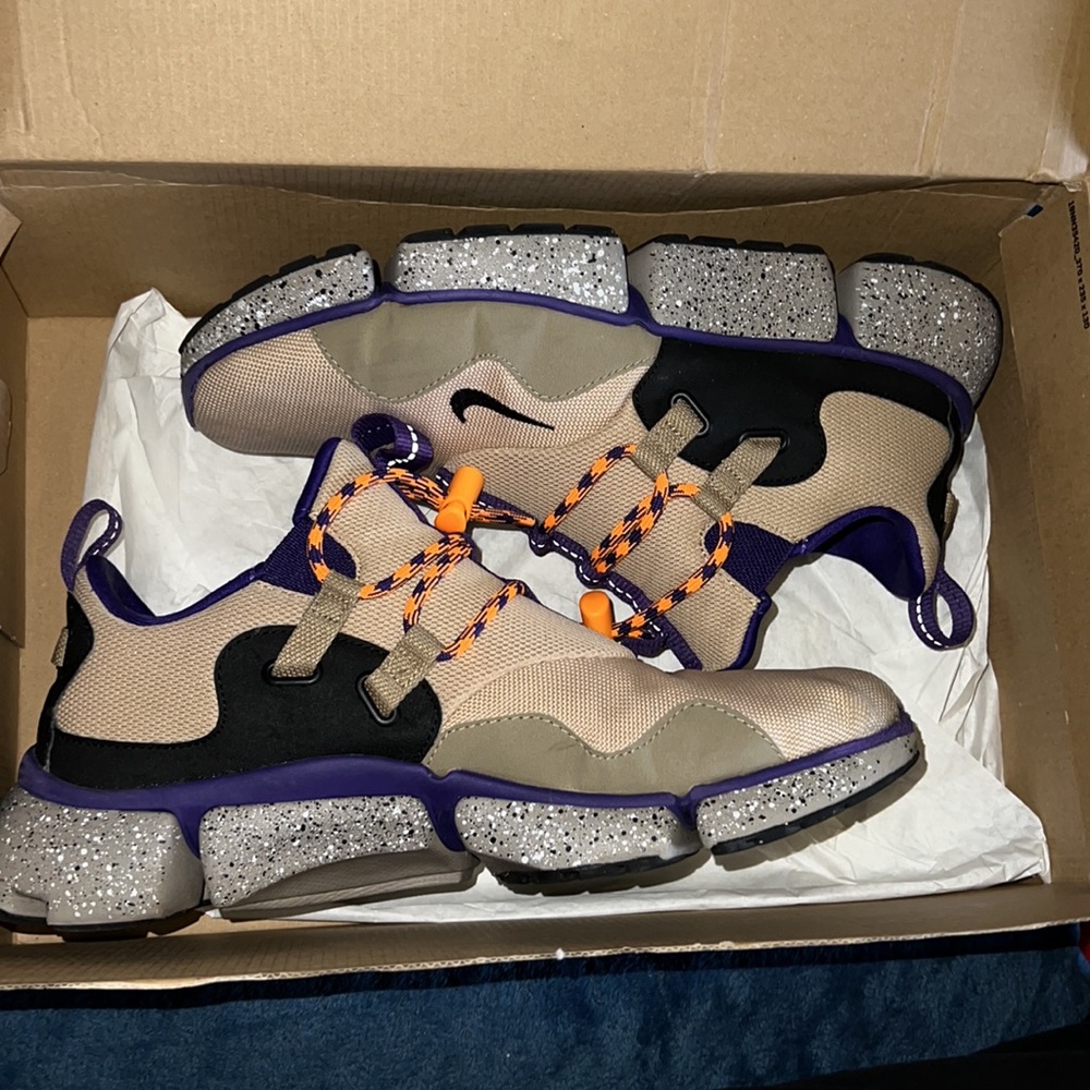 Nikes - Picture 2 of 5